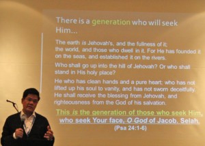 Pastoor Jerome Ocampo - Kinders in Gebed