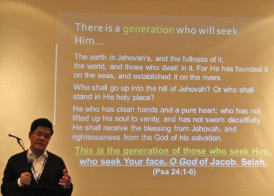 Pastoor Jerome Ocampo - Kinders in Gebed