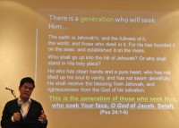 Pastoor Jerome Ocampo - Kinders in Gebed