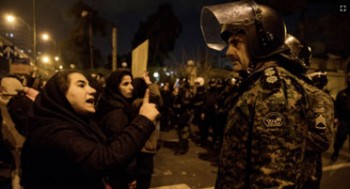 Iran: Betogings oor &amp;#39;n gebrek aan vliegtuigaanspreeklikheid